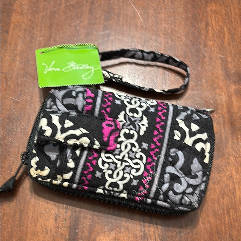 Vera Bradley - Canterberry Magenta Carry It All Wristelt - Picture 2 of 6
